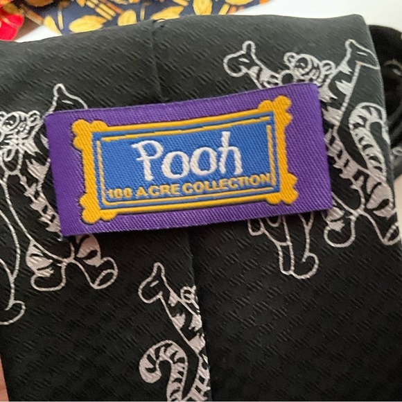 Tigger & Pooh Silk Tie Black 100‎ Acre Collection - Picture 2 of 5